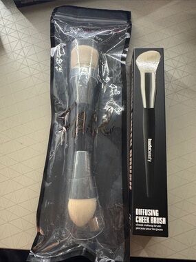 HUDA BEAUTY brush